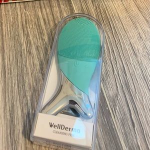 Brand new Cleansing & Vibrationface wash w/charger